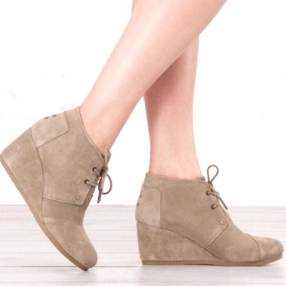 TOMS Suede Lace-up Ankle Boot in Taupe Women’s Size 8